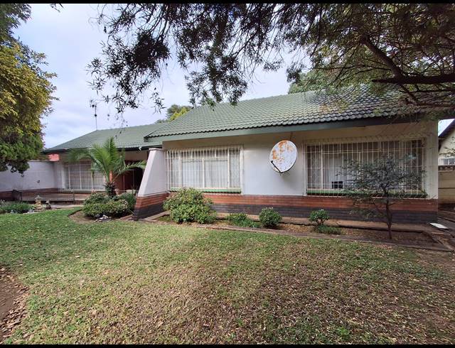 3 BEDROOM FREESTANDING FOR SALE IN ROOSHEUWEL